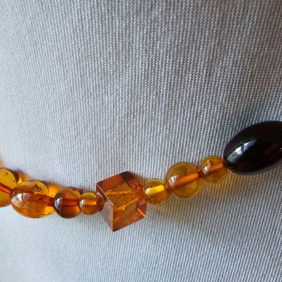 Amber beads necklace orange brown strand - Picture 10 of 15